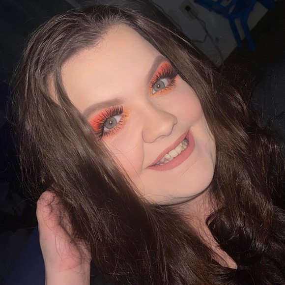 Meet the Posher Other - Meet your Posher, Emily